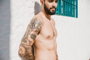 détatouage sur poignet coude cheville